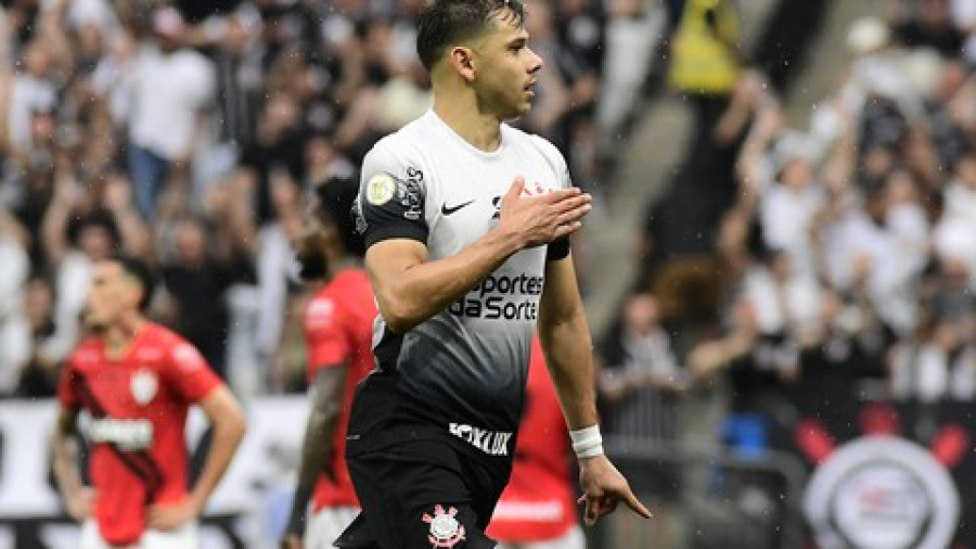 Corinthians vence Atlético-GO em dia de Romero e Memphis, mas segue no Z-4