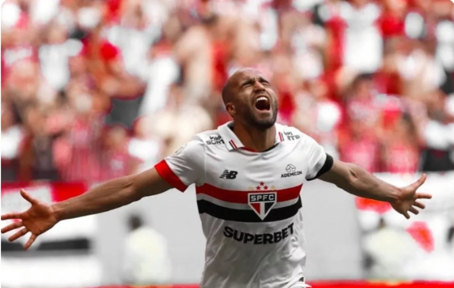 Em clássico quente, São Paulo bate Corinthians com dois a mais e volta a vencer no Brasileirão